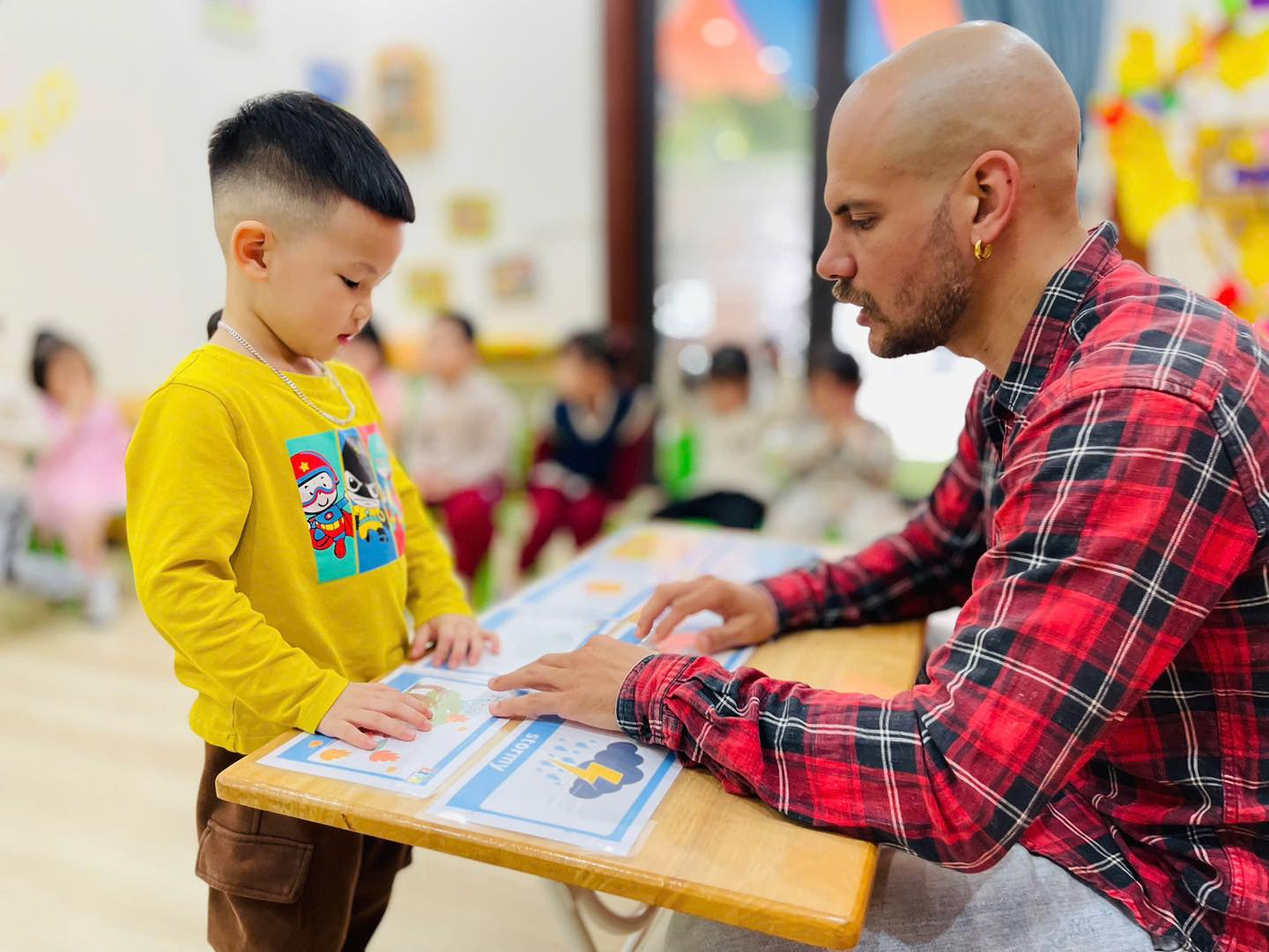 Thầy Sarah Johnson