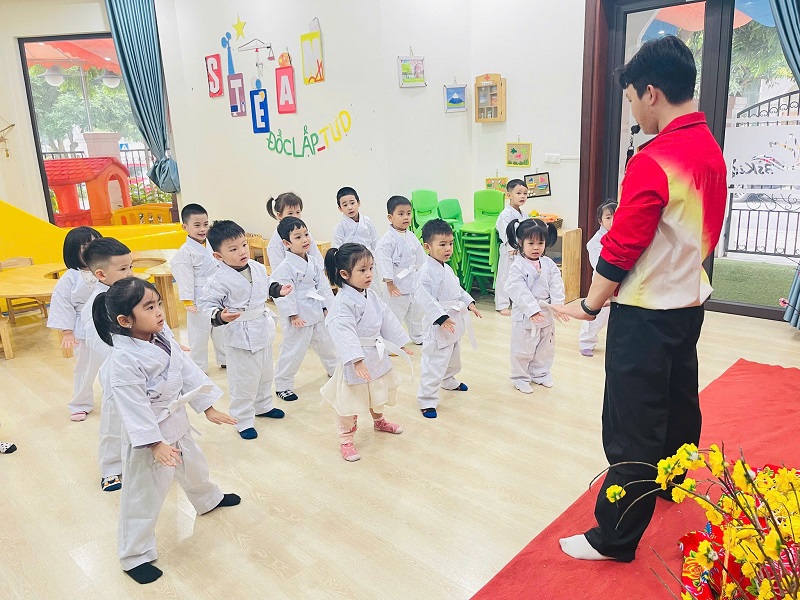 Giờ học võ siêu năng lượng của các chiến binh nhí!